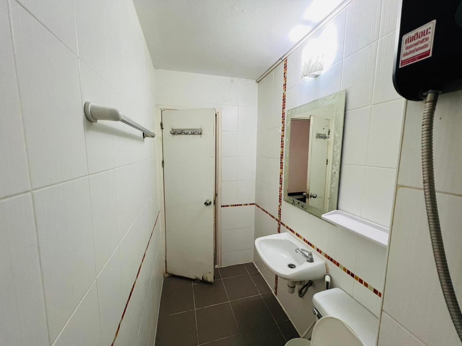 Apartment Impact Challenger ห้องพักรายวัน เมืองทองธานี ตึก C9, P2, P1 每日房